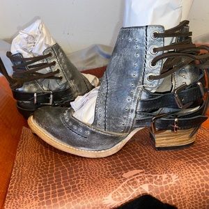 Freebird Desert in Ice, size 7 NIB!